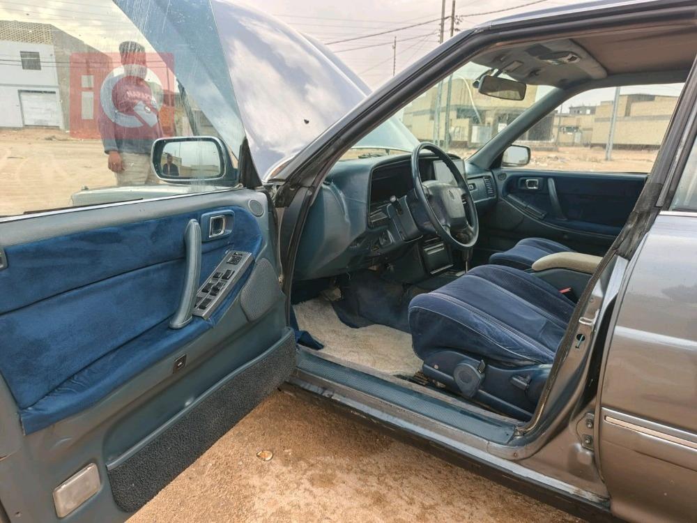 تۆیۆتا کراون